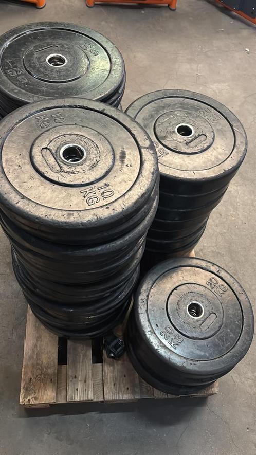 Grote voorraad bumperplates (20, 10 en 5 kg), Sport en Fitness, Fitnessmaterialen, Zo goed als nieuw, Ophalen