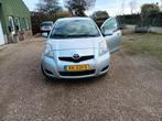 Toyota Yaris 1.0 12V Vvt-i 5DR 2011 Grijs, Auto's, 750 kg, Elektrische ramen, Handgeschakeld, 3 cilinders