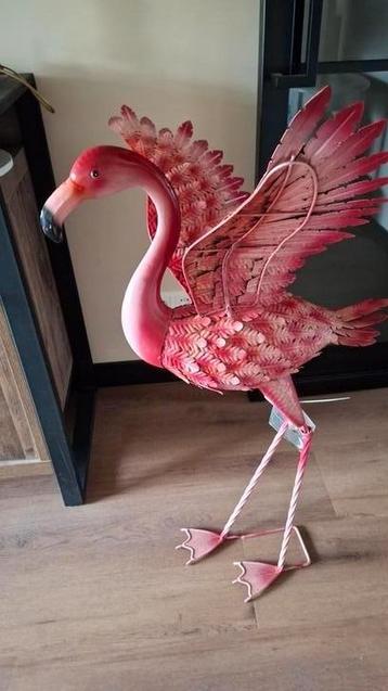 Flamingo metaal beschikbaar voor biedingen