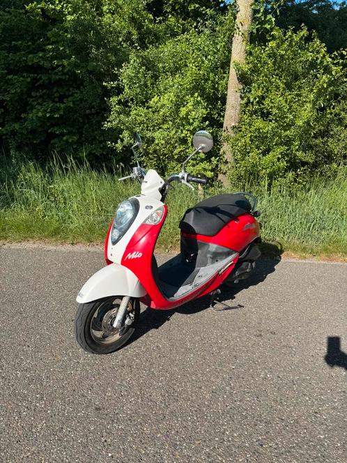 Sym mio 50 rood/wit, Fietsen en Brommers, Scooters | SYM, Gebruikt, Mio, Maximaal 45 km/u, Benzine, Ophalen of Verzenden