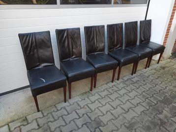 6 Lederen stoelen beschikbaar voor biedingen