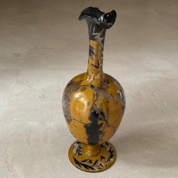 Beschilderd antiek vaasje van glas gesigneerd Soli ? beschikbaar voor biedingen