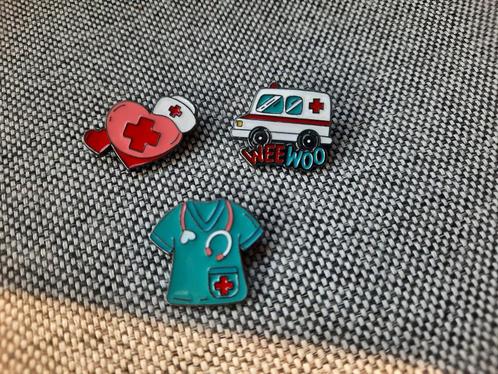 3 leuke dokter / arts pins te koop, Verzamelen, Speldjes, Pins en Buttons, Nieuw, Speldje of Pin, Overige onderwerpen, Ophalen of Verzenden