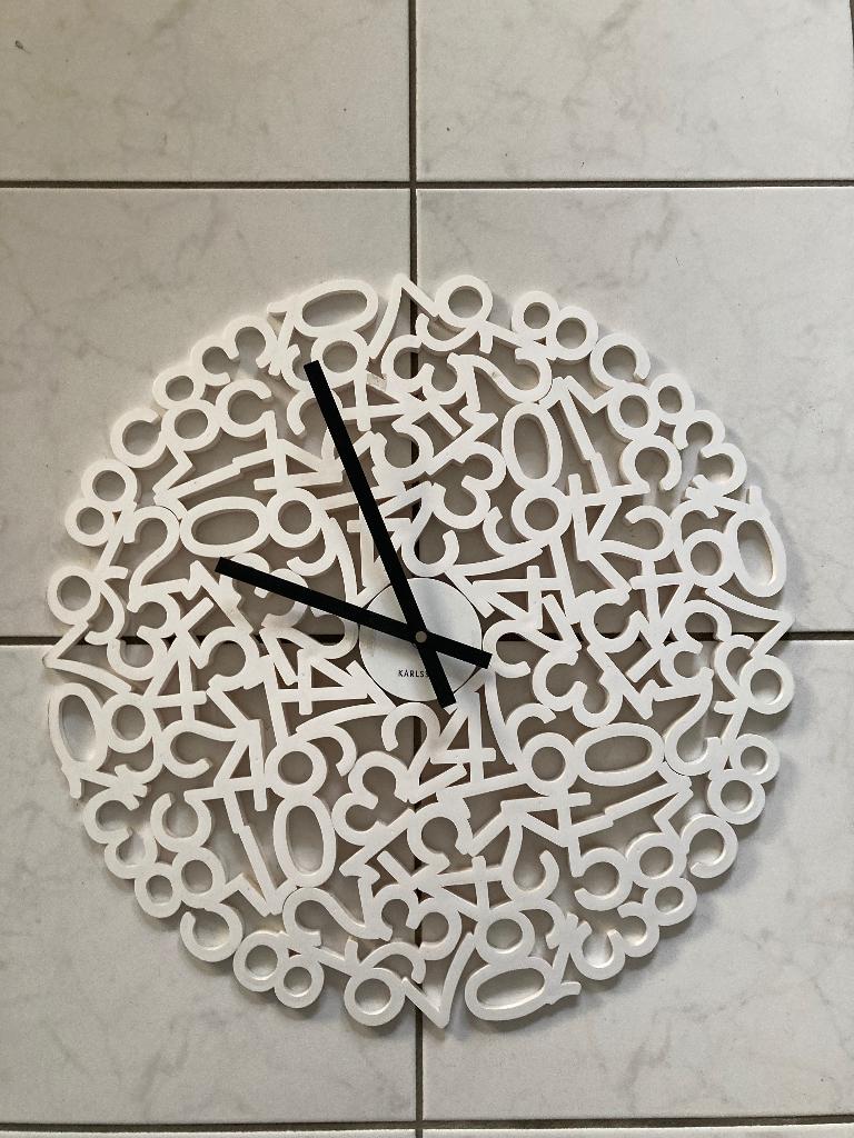 Karlsson wandklok vintage mixed Numbers white, Antiek en Kunst, Antiek | Klokken, Ophalen of Verzenden