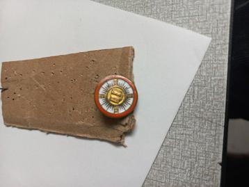 Metalen speldje "Bouwen Bewaren" beschikbaar voor biedingen