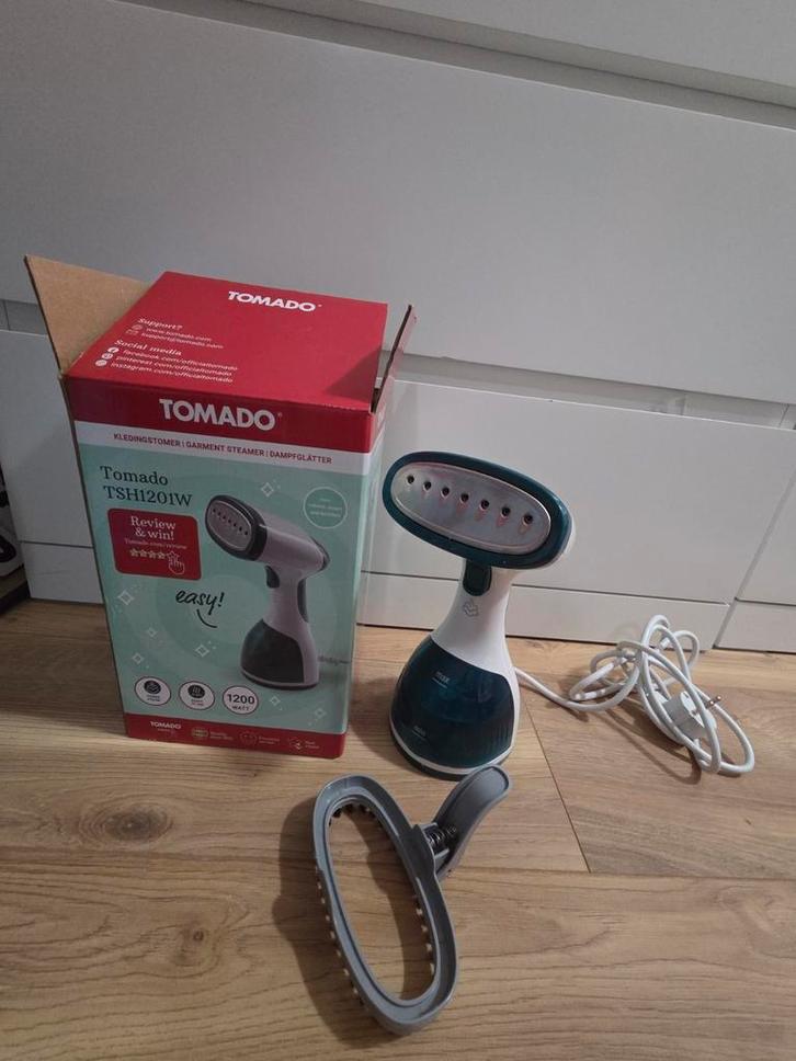 Tomado TSH1201W kledingstomer, Witgoed en Apparatuur, Stoomapparaten, Zo goed als nieuw, Kledingstomer, Ophalen of Verzenden