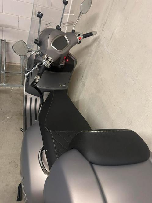 New Motorscooter Gts 300  vespamotor/Piaggio motorscooter, Fietsen en Brommers, Scooters | Overige merken, Zo goed als nieuw, Ophalen of Verzenden