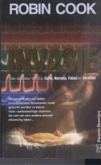 Cook, R. - Invasie, Boeken, Ophalen of Verzenden, Gelezen