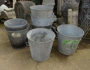 oude zinken potten emmers bloembakken plantenpotten beschikbaar voor biedingen