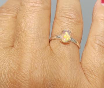 925 zilveren ring met natuurlijke Ethiopische Opaal steen  beschikbaar voor biedingen