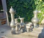 Decoratieve tinnen set, met oa. kannen, kandelaars, kopjes, Antiek en Kunst, Antiek | Tin, Ophalen
