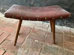 Vintage voetenbank - krukje met studs, Ophalen, Gebruikt, Hout
