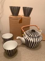 Douwe Egberts Theepot met 4 Kopjes - Zwart Wit, Nieuw, Ophalen of Verzenden, Overige stijlen, Kop(pen) en/of Schotel(s)