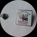 TOYOTA pin, wit, Verzamelen, Ophalen of Verzenden, Zo goed als nieuw, Transport, Speldje of Pin