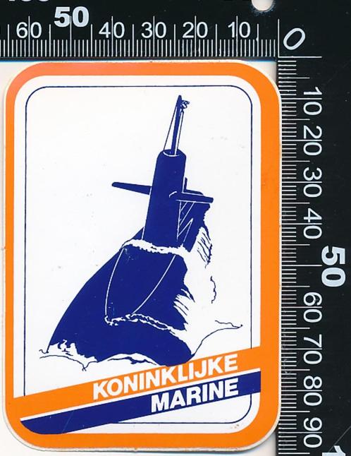 Sticker: Koninklijke Marine (Onderzeeboot - Oranje), Verzamelen, Stickers, Zo goed als nieuw, Bedrijf of Vereniging, Ophalen of Verzenden