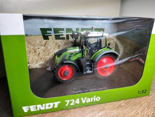 Te koop UH Fendt 724 Vario Verbouwd ., Hobby en Vrije tijd, Modelauto's | 1:32, Nieuw, Tractor of Landbouw, Universal Hobbies