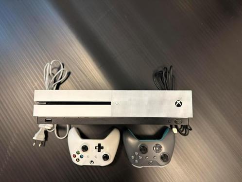 Xbox One S 1TB + 2 controllers +spellen +TV, Spelcomputers en Games, Spelcomputers | Xbox One, Zo goed als nieuw, Xbox One S, 1 TB