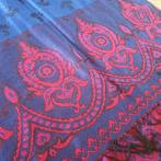 Prachtige grote blauw fuchsia sjaal omslagdoek pashmina 0904, Kleding | Dames, Ophalen of Verzenden, Sjaal, Zo goed als nieuw