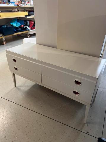 Dressoir/TV-meubel met stopcontact