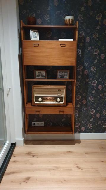 Vintage planken en bureau modulaire wandkast beschikbaar voor biedingen