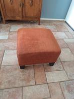 Leuke nette hocker van geweven stof cognac kleur.€20.00, Ophalen, Gebruikt, Vierkant, Stof