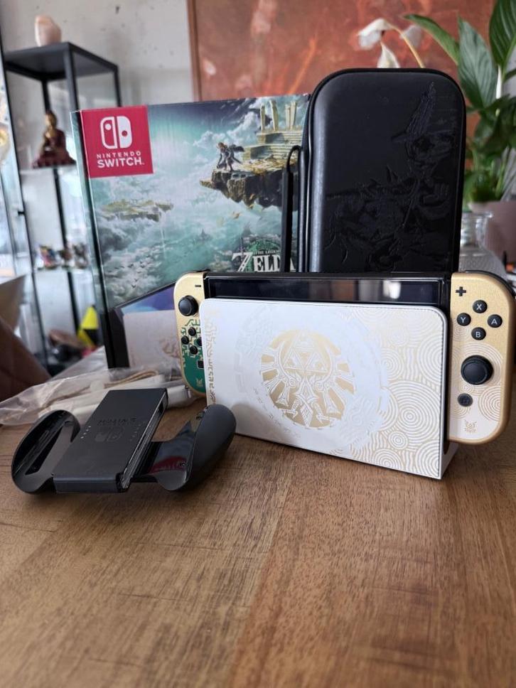 Switch oled  - limited  Zelda editie, Spelcomputers en Games, Spelcomputers | Nintendo Switch, Zo goed als nieuw, Switch OLED
