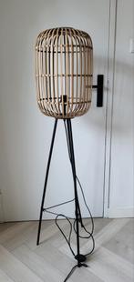 Rotan look lamp, Huis en Inrichting, Lampen | Vloerlampen, Ophalen, Zo goed als nieuw, Minder dan 100 cm