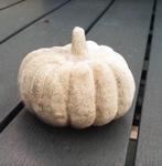 Beton tuinbeeld knoflook. H16 cm., Tuin en Terras, Tuinbeelden, Ophalen of Verzenden, Gebruikt, Beton, Boeddhabeeld