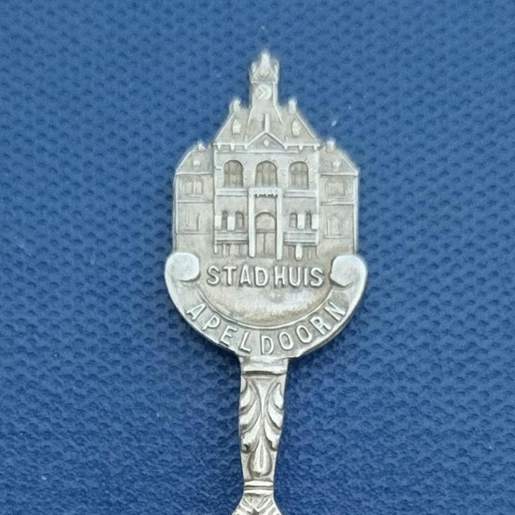 verzilverd lepeltje Stadhuis Apeldoorn (JS Zn), Antiek en Kunst, Antiek | Bestek, Ophalen of Verzenden