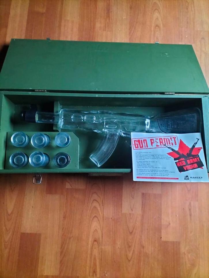 Red Army dranken kist iets aparts, Antiek en Kunst, Curiosa en Brocante, Ophalen of Verzenden