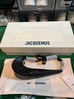 Jacquemus x Nike Le Sac Swoosh Small Dark Brown, Nieuw, Schoudertasje, Zwart, Verzenden