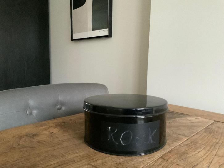 Leuke zwarte ronde koektrommel trommel blik voor Pasen, Verzamelen, Blikken, Koek(jes), Ophalen
