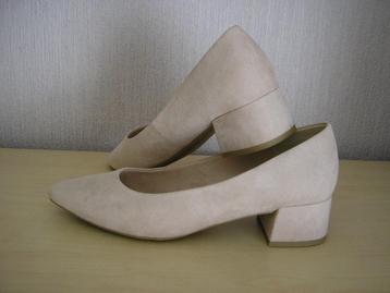 Pumps van NOVA maat 38 beschikbaar voor biedingen