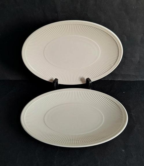 Wedgwood England 2 ovalen vlees/kaas schaaltjes.Type Windsor, Huis en Inrichting, Keuken | Servies, Zo goed als nieuw, Schaal of Schalen