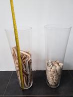 2 hoge glazen vazen, 50 cm, evt met inhoud (schelpen), Ophalen, Overige kleuren, 50 tot 75 cm, Glas