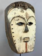 260178 Antiek gebruikt Afrikaans Vuvi masker uit Gabon, Ophalen of Verzenden