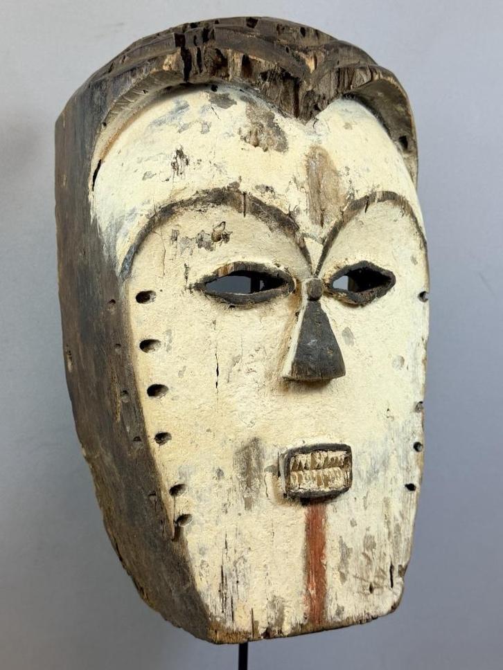 260178 Antiek gebruikt Afrikaans Vuvi masker uit Gabon, Antiek en Kunst, Kunst | Niet-Westerse kunst, Ophalen of Verzenden