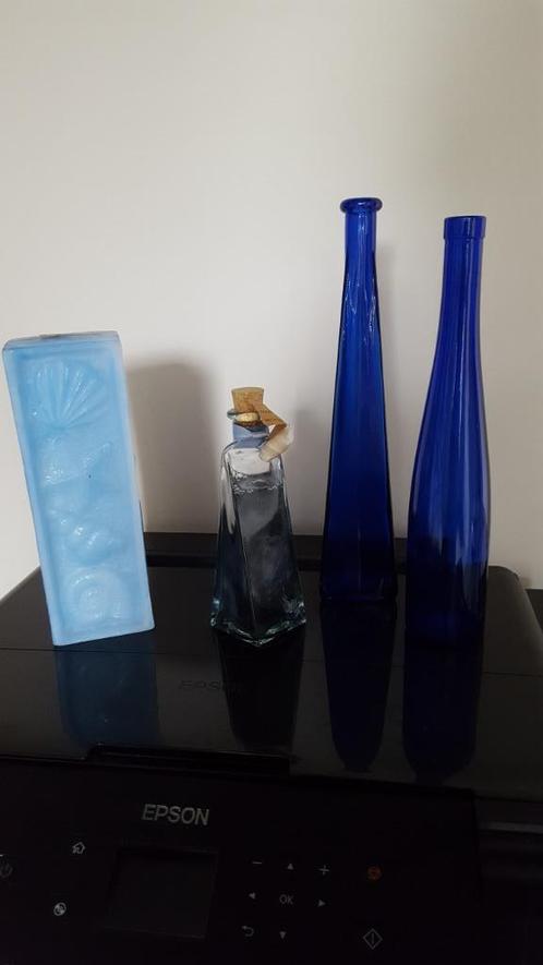 blauwe vazen / flessen en kaars, Huis en Inrichting, Woonaccessoires | Vazen, Zo goed als nieuw, Blauw, Minder dan 50 cm, Glas