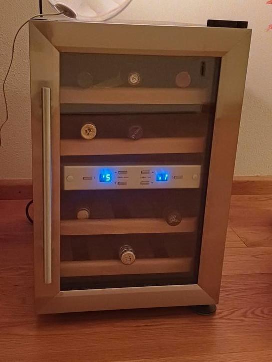 Wijnkoelkast, Huis en Inrichting, Kasten | Vitrinekasten, Zo goed als nieuw, Minder dan 100 cm, 25 tot 50 cm, Ophalen of Verzenden