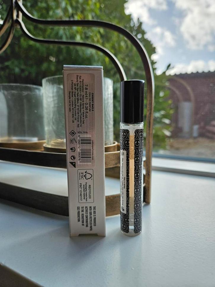 Jusbox cheeky smile eau de parfum 7,8 ml, Sieraden, Tassen en Uiterlijk, Uiterlijk | Parfum, Zo goed als nieuw, Verzenden