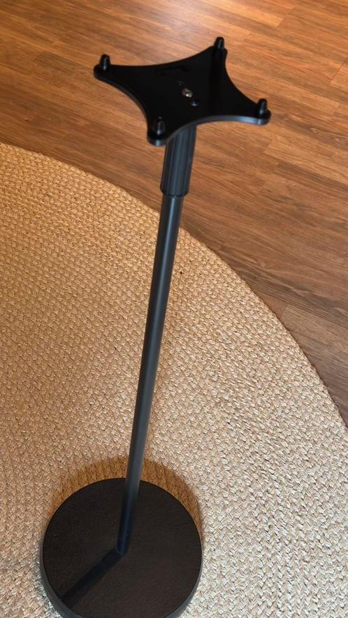 4x Genelec Z8030-408 bodemplaat - op zware K&M stands, Muziek en Instrumenten, Standaards, Nieuw, Speaker, Ophalen