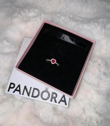 Pandora ring  beschikbaar voor biedingen