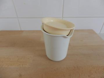 melkkannetje Tupperware beschikbaar voor biedingen