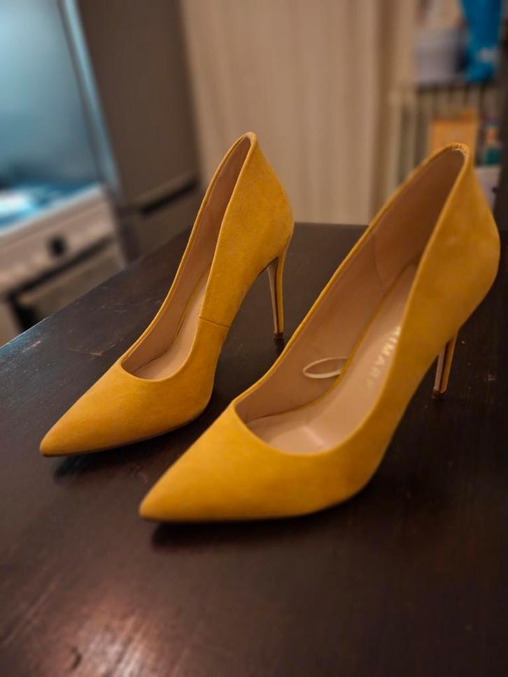Okergele pumps Primark maat 39, Kleding | Dames, Schoenen, Zo goed als nieuw, Geel, Ophalen of Verzenden