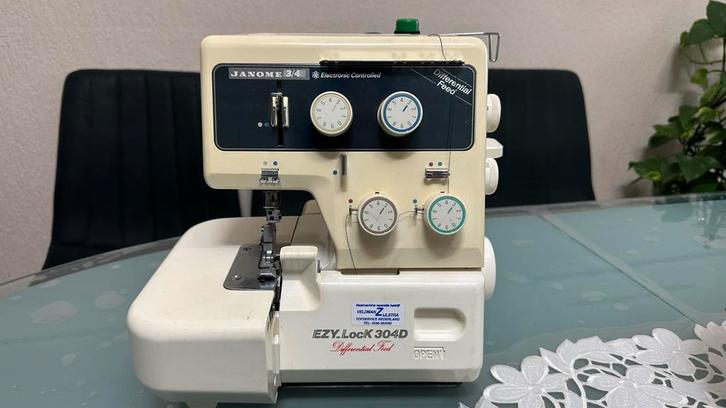 Janome Ezy Lock 304D Overlock Naaimachine, Hobby en Vrije tijd, Naaimachines en Toebehoren, Zo goed als nieuw, Lockmachine, Janome