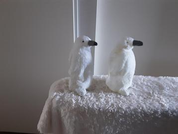 Pinguïn kerstfiguur beschikbaar voor biedingen