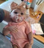 Realistische baby pop levensecht Meadow (49cm), Verzamelen, Poppen, Ophalen of Verzenden, Nieuw, Pop, Levensecht of Reborn