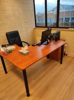 Stevig en ruim houten bureau, Ophalen of Verzenden, Gebruikt
