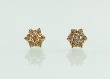 Gouden oorknoppen diamanten bloem  beschikbaar voor biedingen