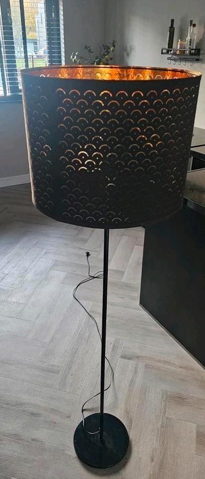 Ikea Vloerlamp Nymö - Zwart/Goud - Perfecte Staat!, Huis en Inrichting, Lampen | Vloerlampen, Zo goed als nieuw, 150 tot 200 cm